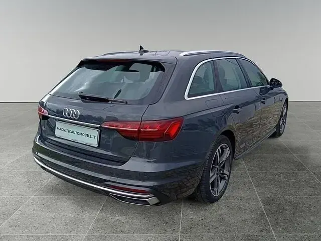 Usata Audi A4 Advanced Plus 163 CV (119 kW) 2024 Grigio manhattan metallizzato Station wagon