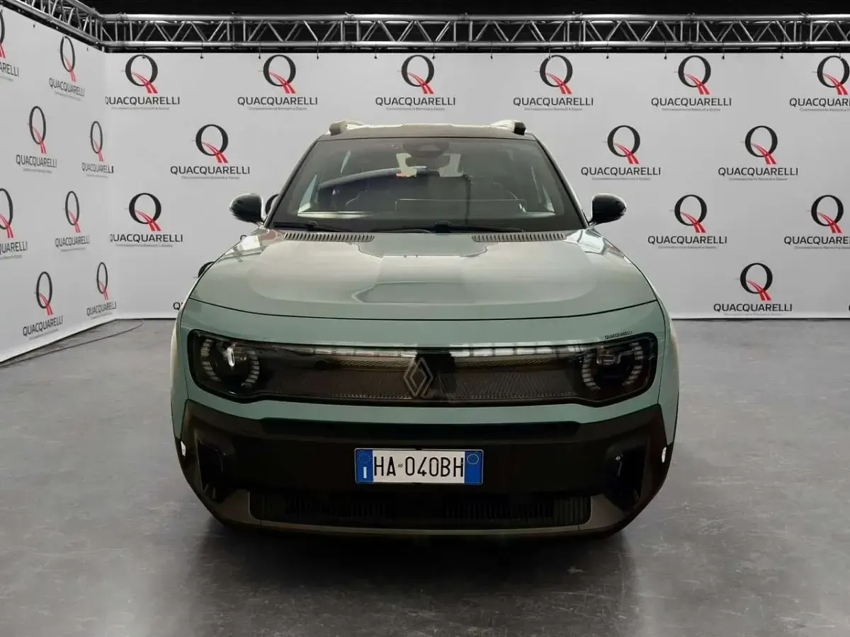 Usata Renault 4 E-Tech Komfort 110 kW (150 CV) 2025 Blu/azzurro SUV