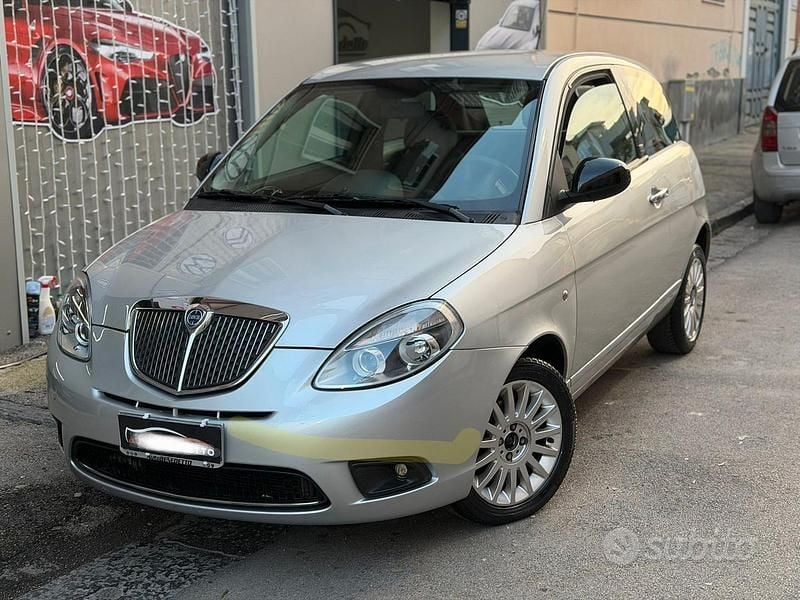 Usata Lancia Ypsilon 69 CV (50 kW) 2012 Grigio Utilitaria