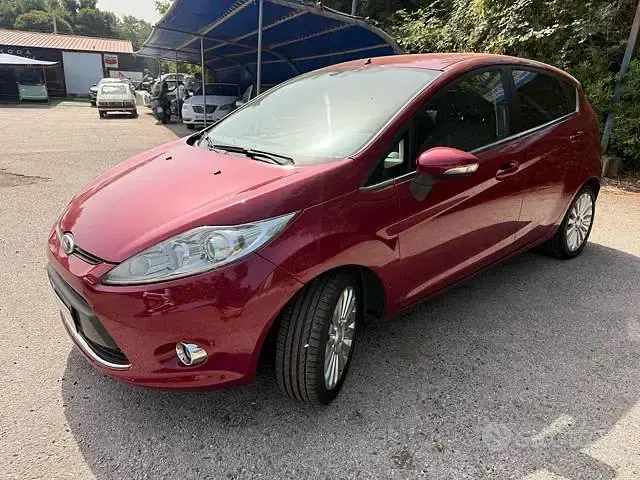 Usata Ford Fiesta Titanium 90 CV (66 kW) 2009 Rosso Berlina