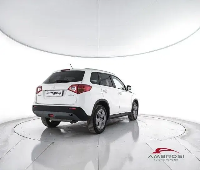 Second-hand Suzuki Vitara Cool 120 CP (88 kW) 2017 Alb SUV