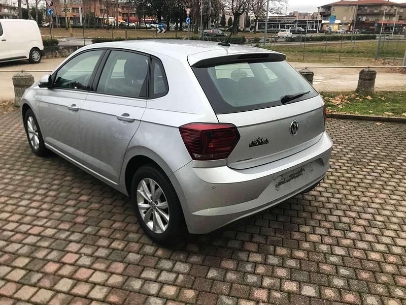 Usata VW Polo Comfortline 80 CV (58 kW) 2019 Argento Berlina