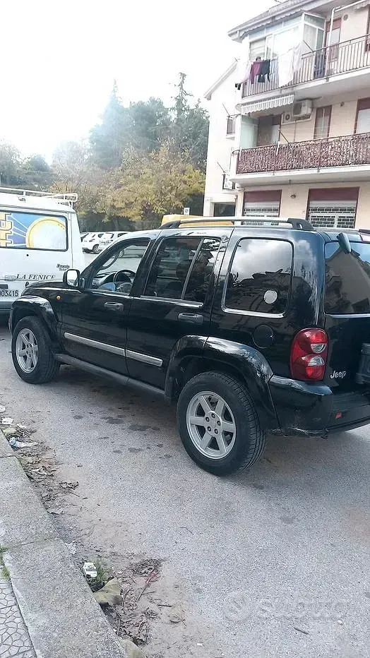 Usata Jeep Cherokee Limited 163 CV (119 kW) 2008 Nero SUV