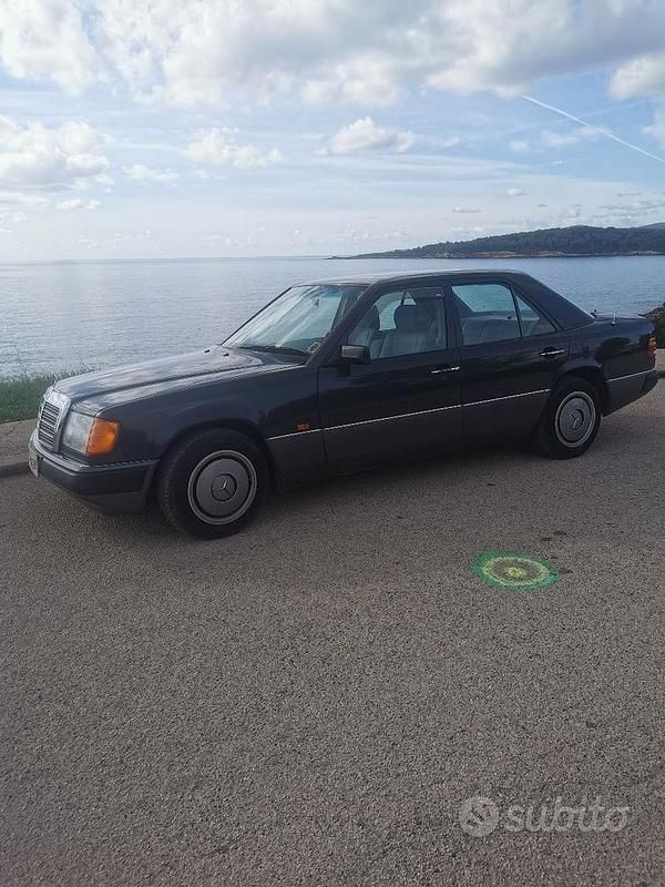 Usata Mercedes E200 1991 Nero Berlina