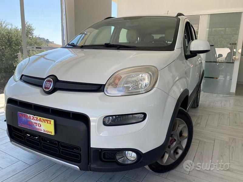 Usata Fiat Panda 4x4 Lounge 75 CV (55 kW) 2014 Bianco Utilitaria