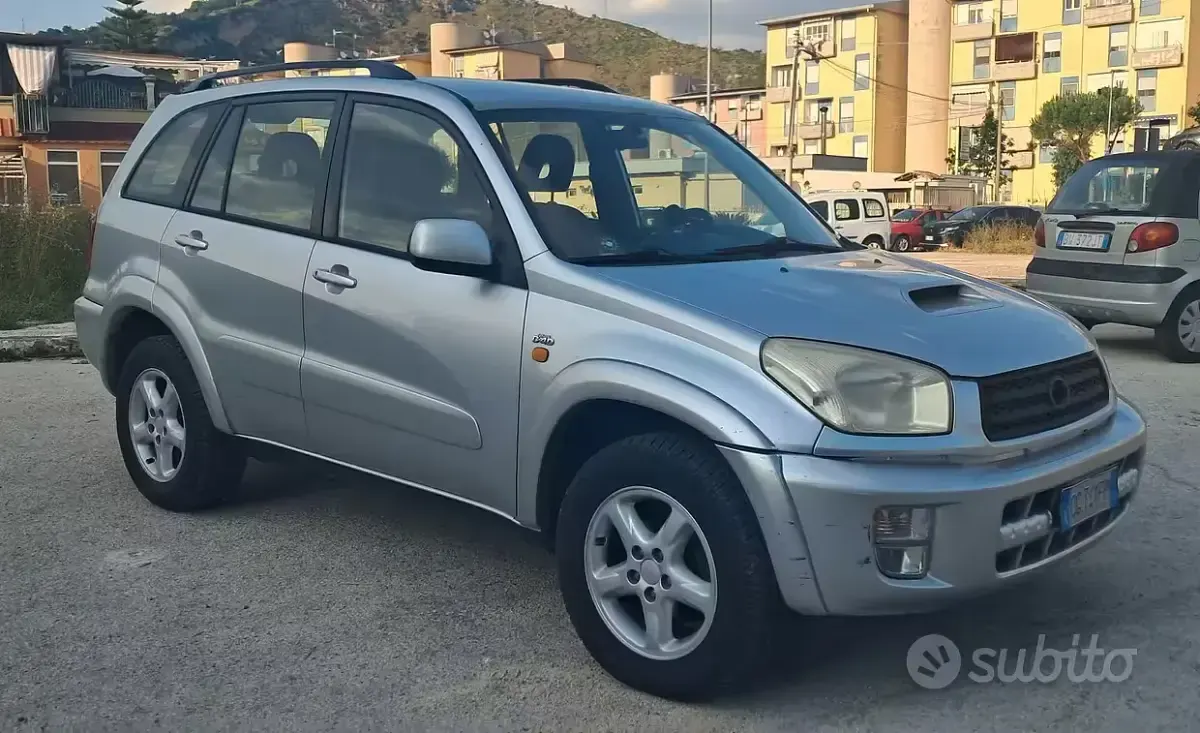 Usata Toyota RAV4 128 CV (94 kW) 2003 Grigio SUV