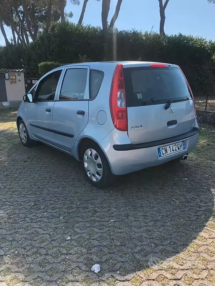 Usata Mitsubishi Colt Invite 95 CV (69 kW) 2004 Grigio Utilitaria