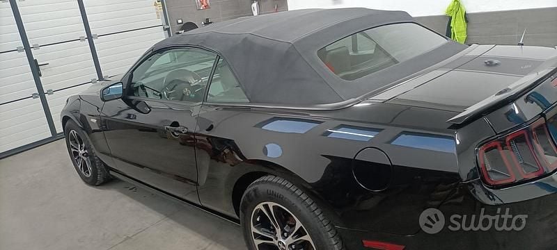 Usata Ford Mustang 412 CV (303 kW) 2014 Nero Cabrio