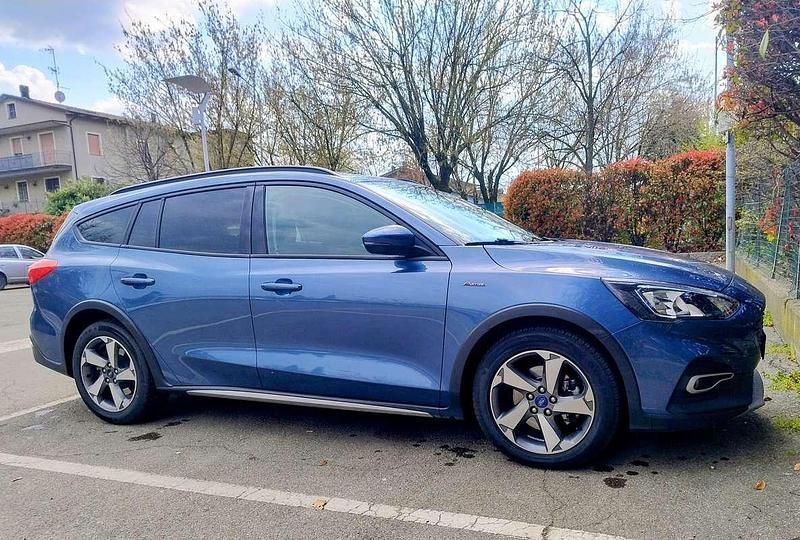 Usata Ford Focus Active 120 CV (88 kW) 2021 Blu/azzurro Station wagon