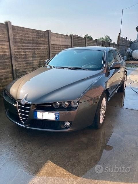 Grigio Usata 2006 Alfa Romeo 159 Station wagon | 4200 € (Buon prezzo) - Immagine 1/4