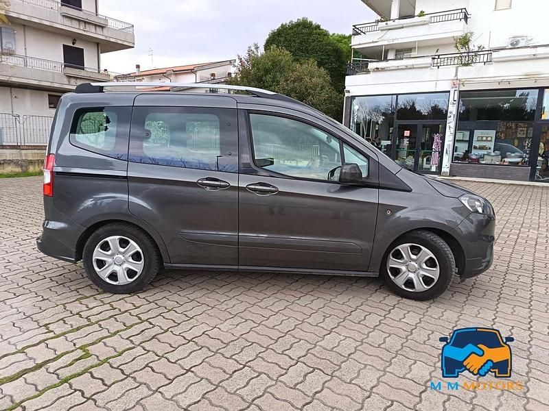 Usata Ford Tourneo Courier 74 CV (54 kW) 2019 Marrone Monovolume