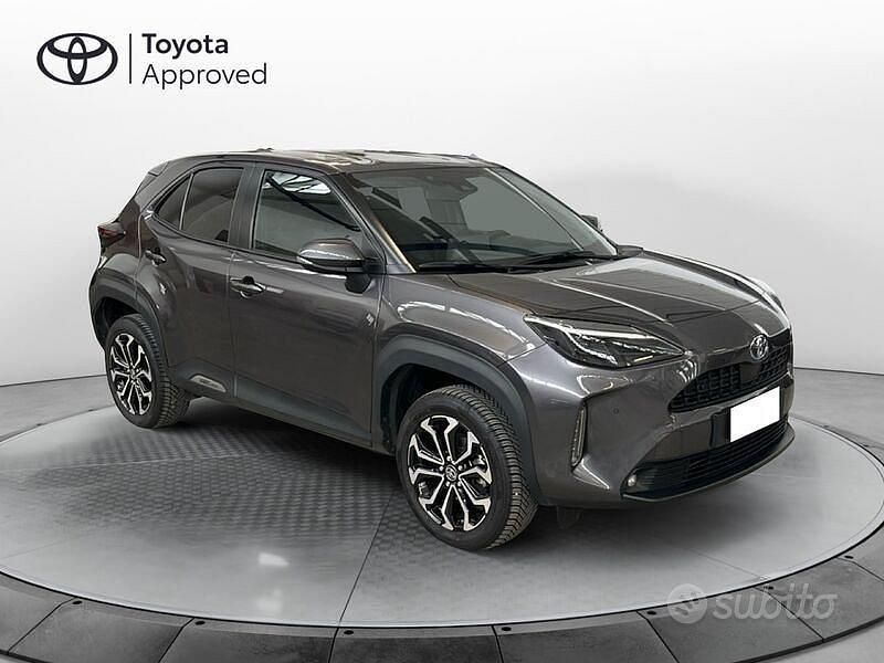 Usata Toyota Yaris Cross Trend 116 CV (85 kW) 2022 Grigio SUV
