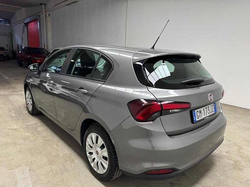 Usado Fiat Tipo Business 95 CV (69 kW) 2019 Gris Berlina