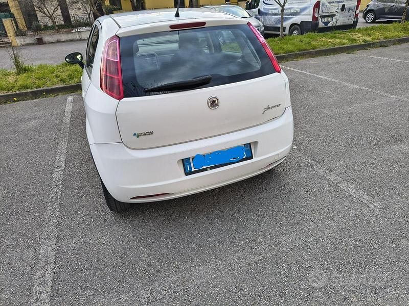 Usata Fiat Grande Punto 77 CV (56 kW) 2009 Bianco Utilitaria