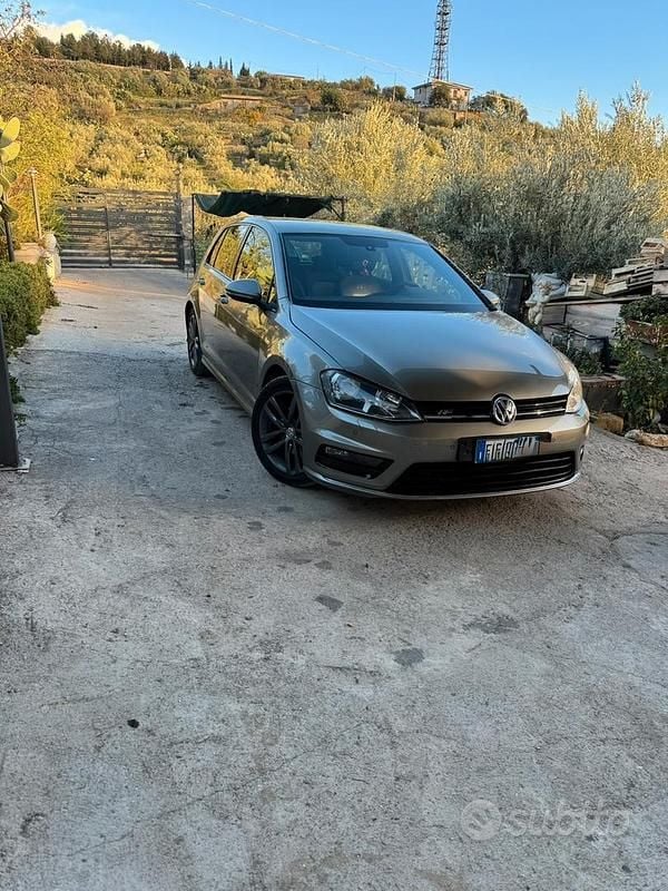 Usata 2017 VW Golf VII R-line Tre volumi | 16.999 € (Molto cara) - Immagine 1/4