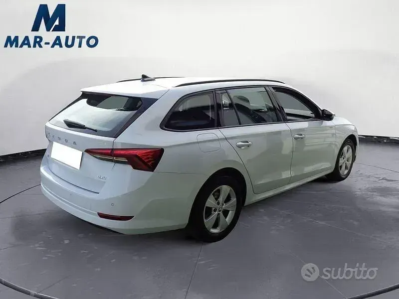 Usata Skoda Octavia Executive 150 CV (110 kW) 2022 Bianco Station wagon