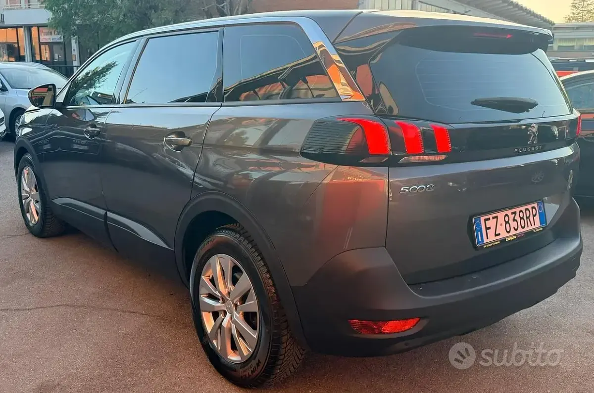 Usata Peugeot 5008 Allure 131 CV (96 kW) 2019 Grigio SUV
