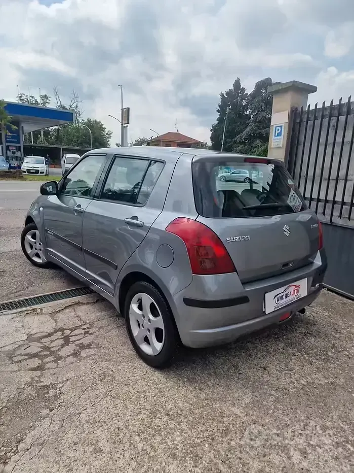 Usata Suzuki Swift GL 92 CV (67 kW) 2006 Grigio Utilitaria