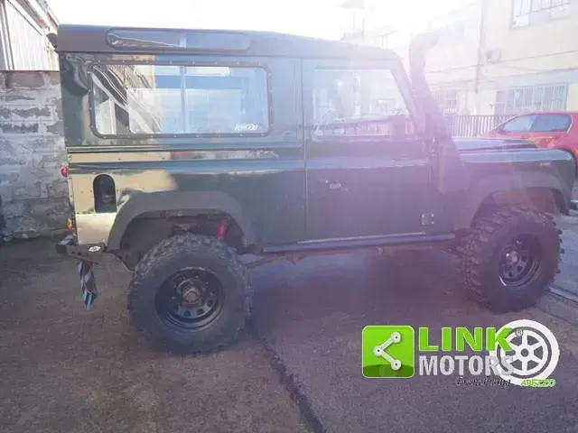 Usata Land Rover Defender 122 CV (89 kW) 2000 Verde Station wagon