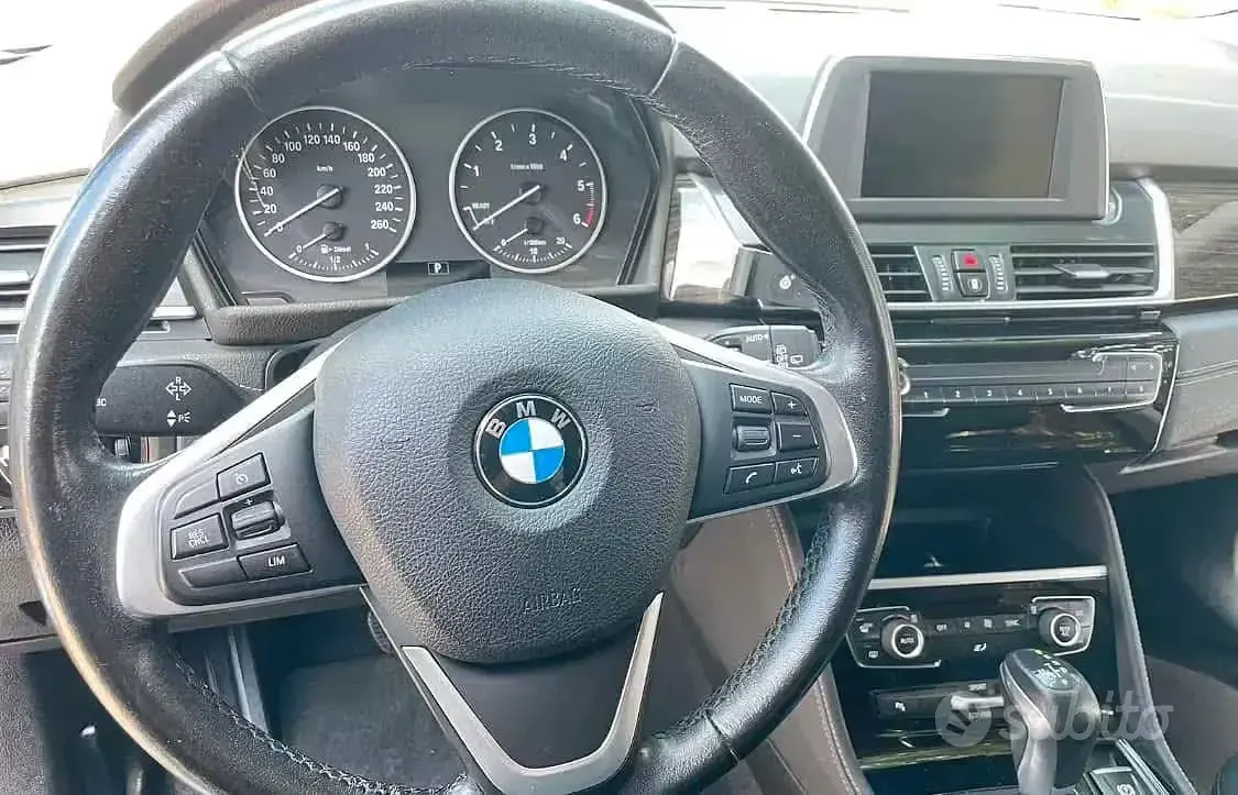 Usata BMW 218 Gran Tourer Luxury Line 150 CV (110 kW) 2017 Nero Monovolume