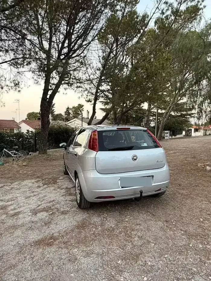 Usata Fiat Grande Punto 69 CV (50 kW) 2013 Grigio Utilitaria