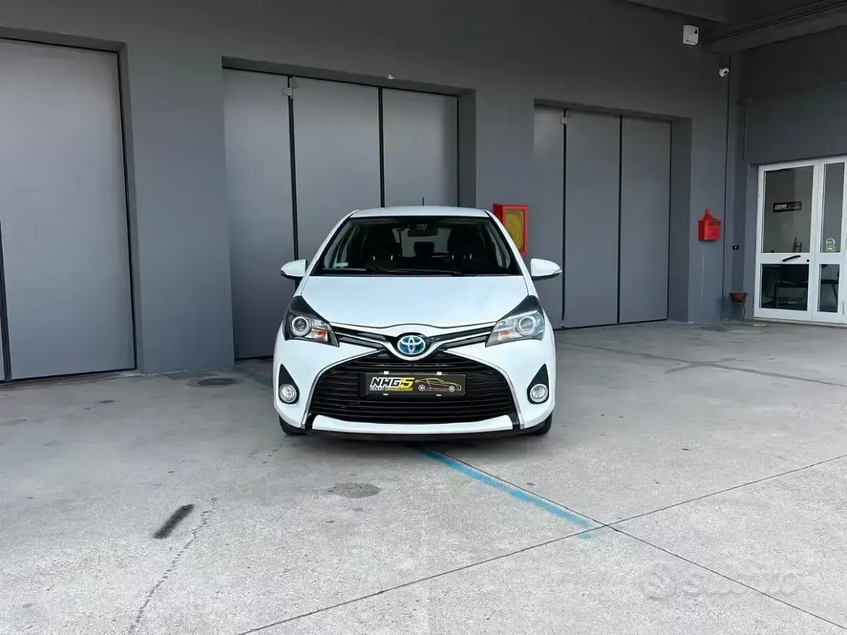 Usata Toyota Yaris Hybrid Active 75 CV (55 kW) 2016 Other Berlina