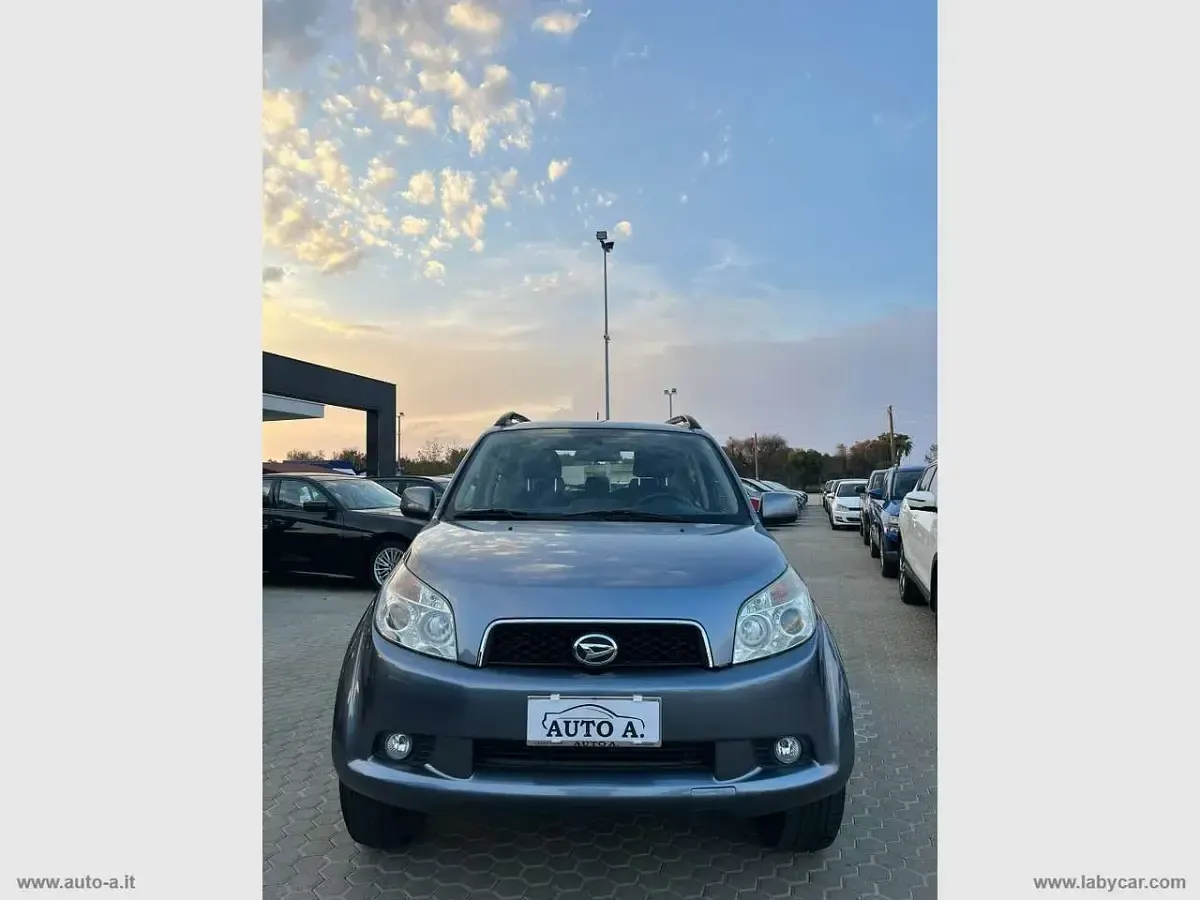 Usata Daihatsu Terios SHO 105 CV (77 kW) 2009 Grigio SUV