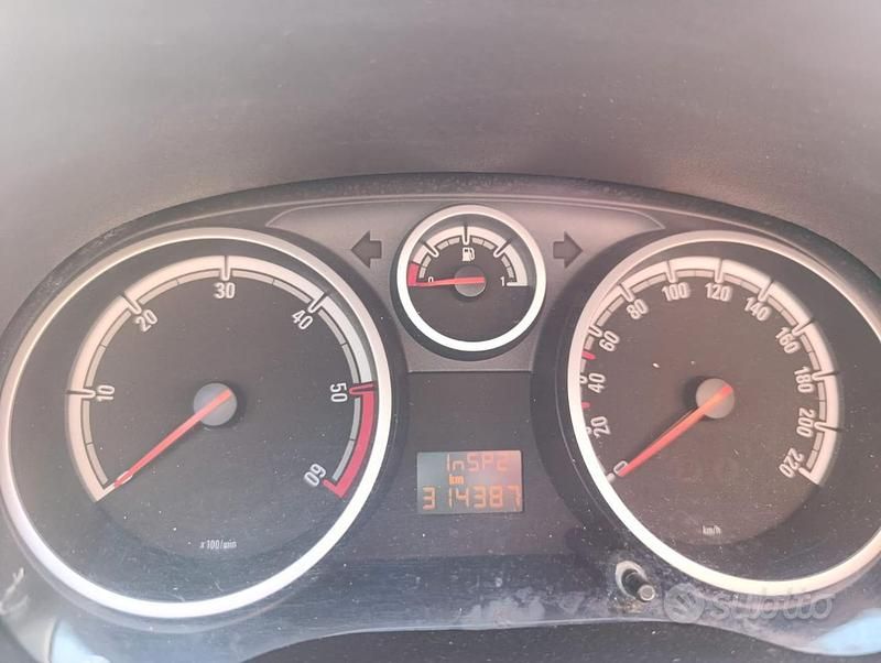 Usata Opel Corsa 75 CV (55 kW) 2010 Grigio Utilitaria