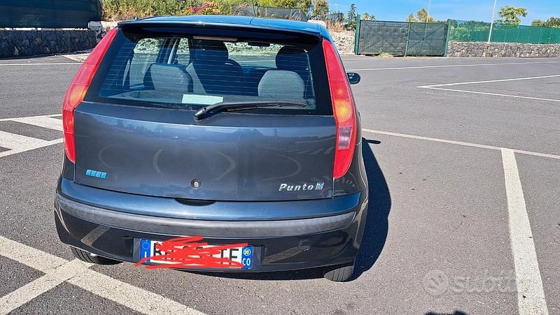 Usata Fiat Punto 80 CV (58 kW) 2000 Blu Utilitaria