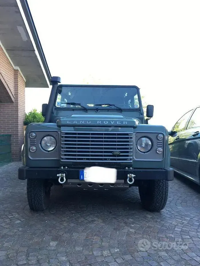 Usata Land Rover Defender 122 CV (89 kW) 2009 Verde Station wagon