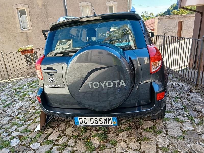Usata Toyota RAV4 136 CV (100 kW) 2007 Grigio SUV