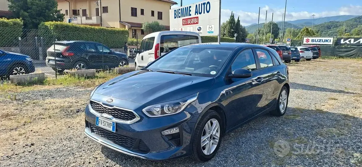 Usata Kia Ceed 100 CV (73 kW) 2019 Bluazzurro Utilitaria