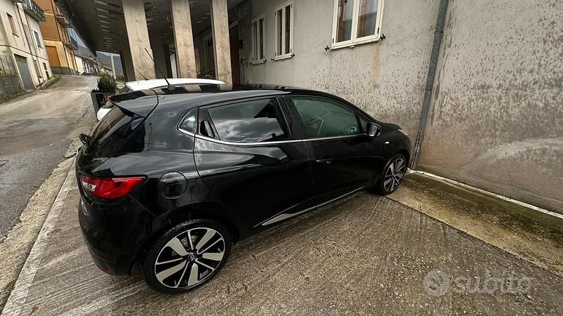 Nero Usata 2016 Renault Clio IV Utilitaria | 8000 € (Buon prezzo) - Immagine 1/4