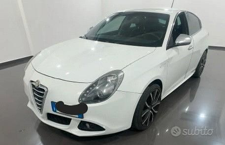 Bianco Usata 2010 Alfa Romeo Giulietta Distinctive Tre volumi | 4500 € (Buon prezzo) - Immagine 1/4