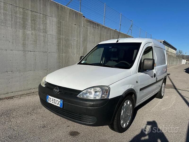 Usata Opel Combo 75 CV (55 kW) 2008 Monovolume