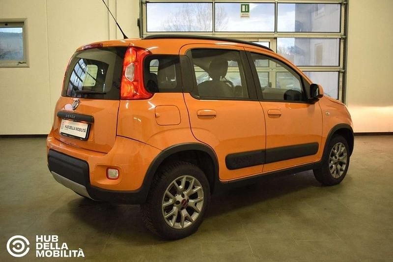 Usata Fiat Panda 4x4 S 84 CV (61 kW) 2017 Arancione Utilitaria