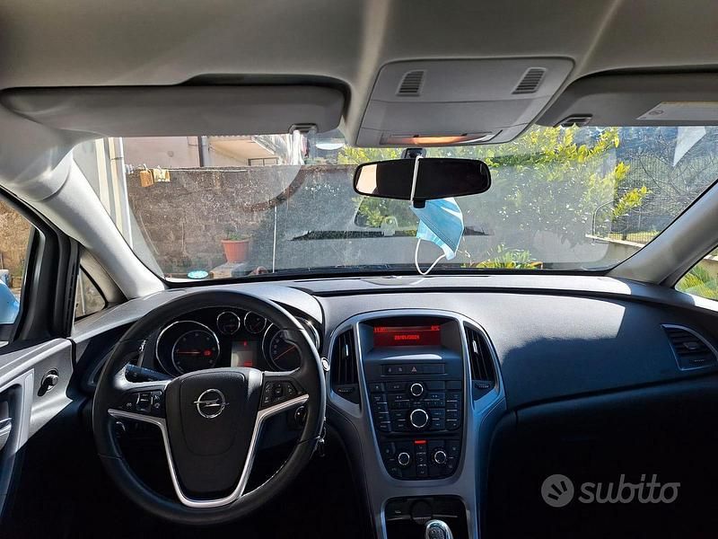 Usata Opel Astra Cosmo 110 CV (80 kW) 2013 Bianco Berlina