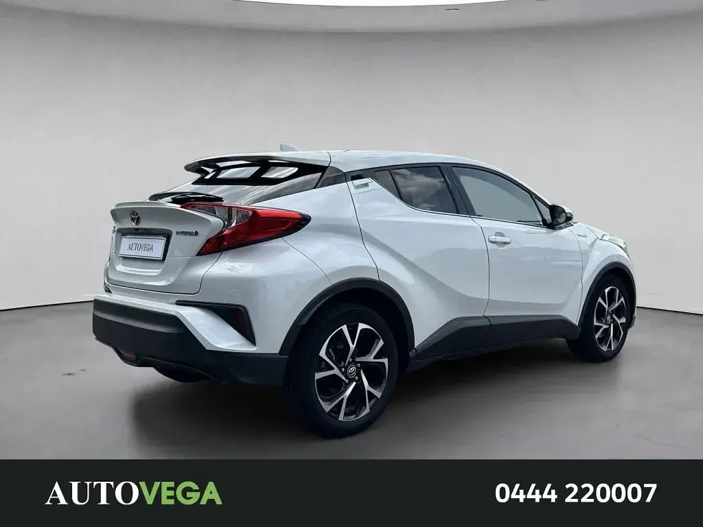 Usata Toyota C-HR Lounge 122 CV (89 kW) 2019 Vari colori pastello SUV