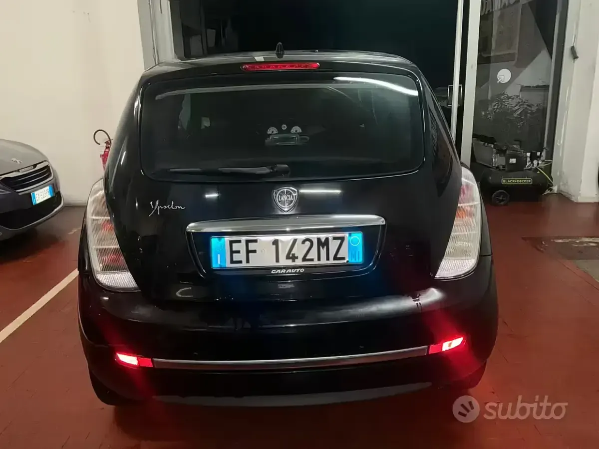 Usata Lancia Ypsilon 77 CV (56 kW) 2011 Nero Utilitaria