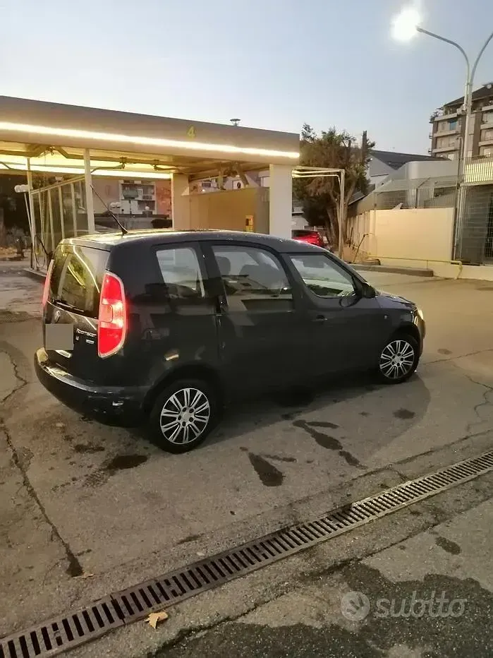 Usata Skoda Roomster 75 CV (55 kW) 2011 Bluazzurro Monovolume
