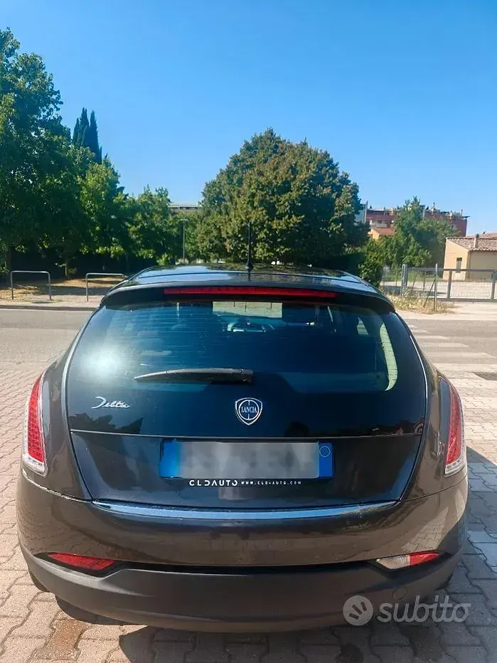 Usata Lancia Delta 105 CV (77 kW) 2013 Grigio Utilitaria