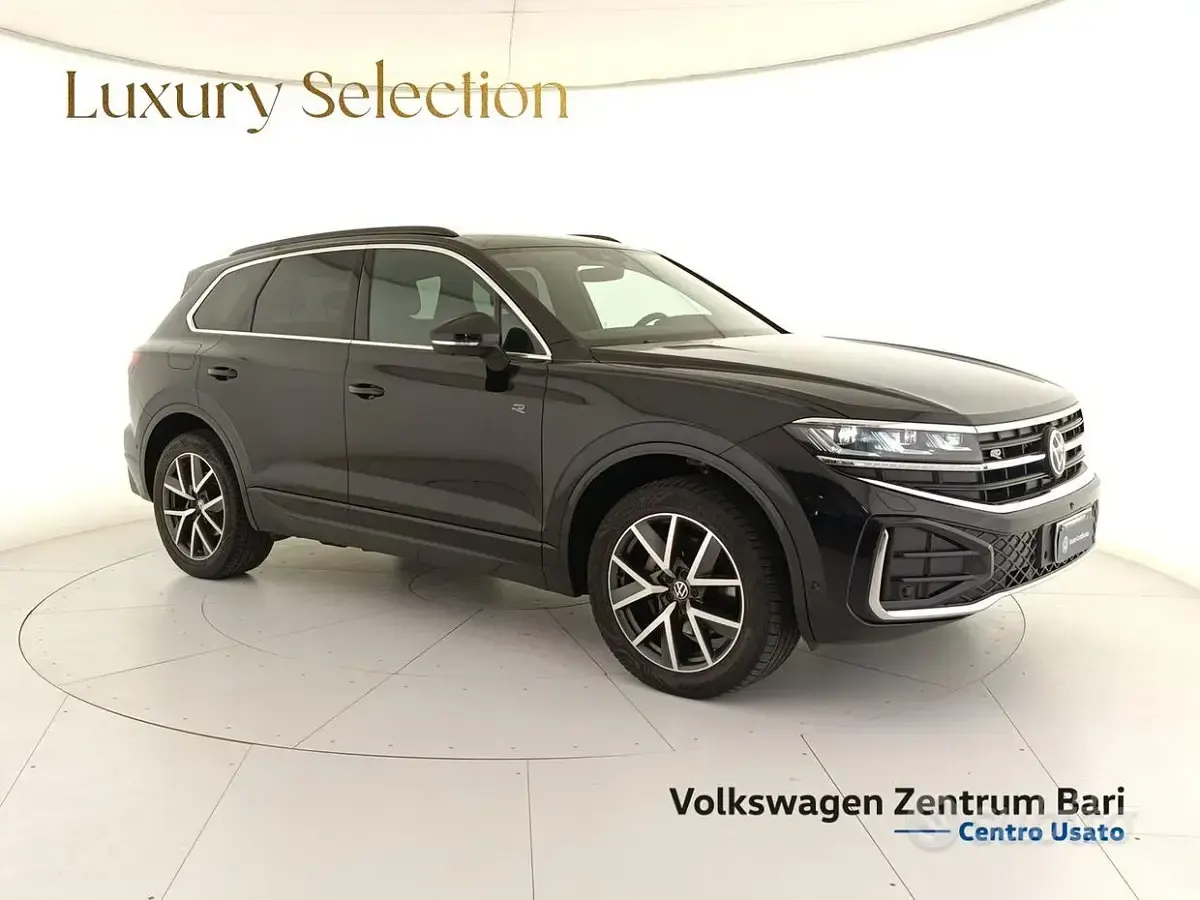 Usata VW Touareg Elegance 231 CV (169 kW) 2024 Nero SUV