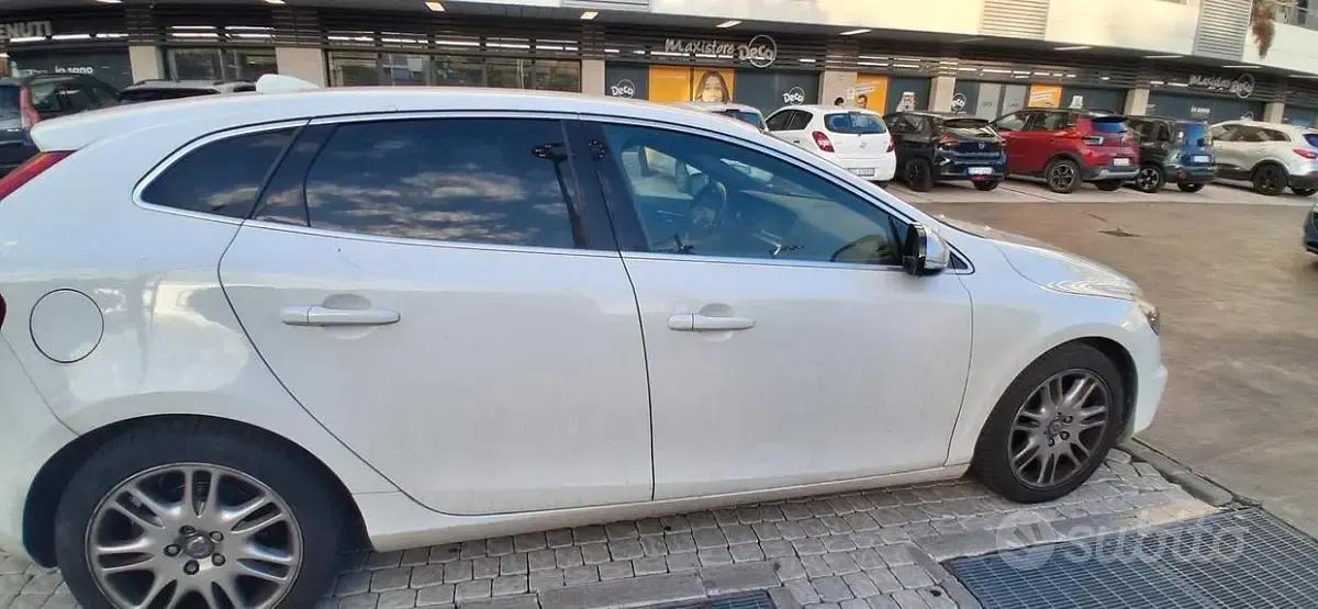 Occasion Volvo V40 R-Design Kinetic 115 ch (84 kW) 2014 Berline
