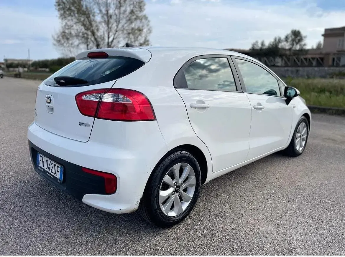 Usata Kia Rio Active 83 CV (61 kW) 2017 Bianco Berlina