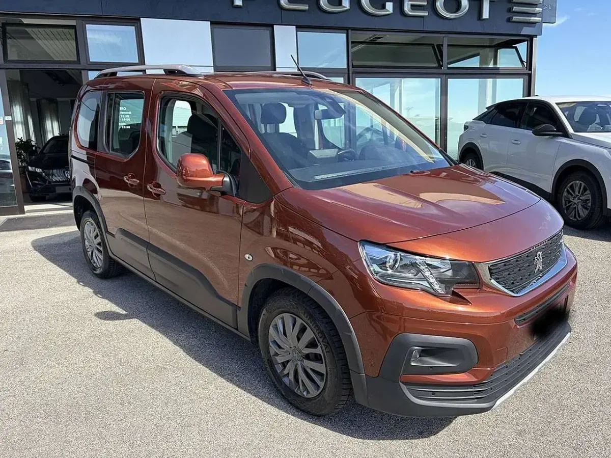 Usata Peugeot Rifter Allure 102 CV (75 kW) 2020 Metallizzato Monovolume