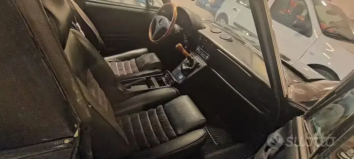 Usata Alfa Romeo Spider 128 CV (94 kW) 1992 Nero Cabrio