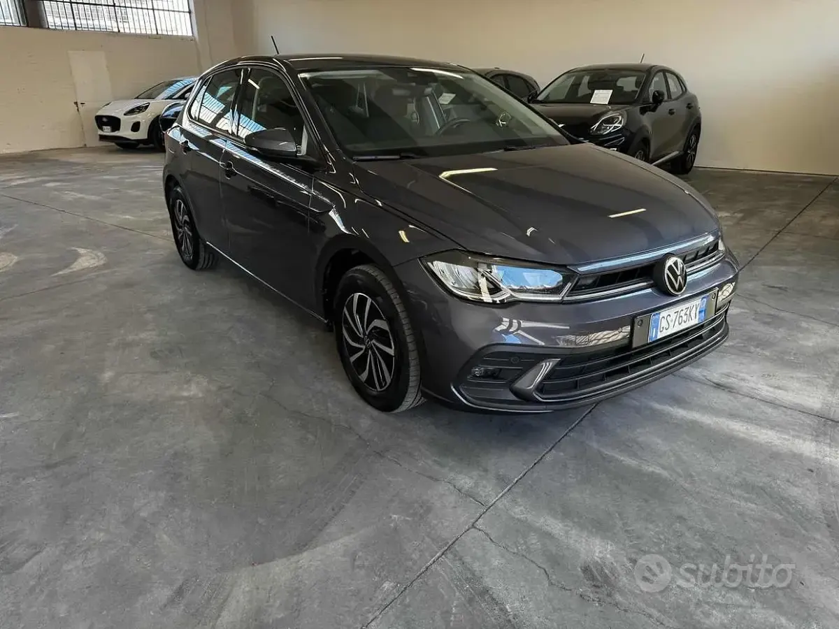 Usata VW Polo Life 80 CV (58 kW) 2024 Grigio scuro Utilitaria