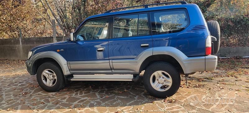 Blu Usata 2001 Toyota Land Cruiser SUV | 11.000 € - Immagine 1/4