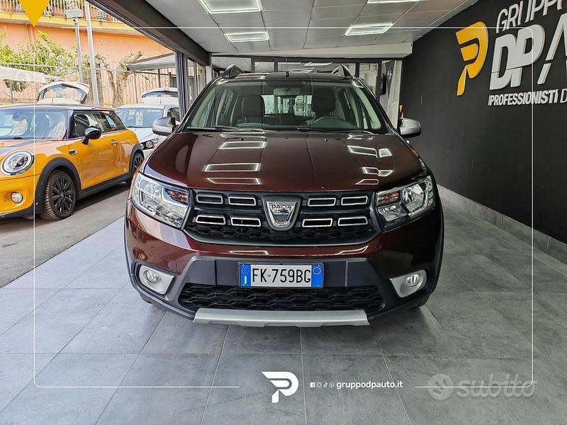 Usata Dacia Sandero Stepway 90 CV (66 kW) 2017 Marrone Berlina
