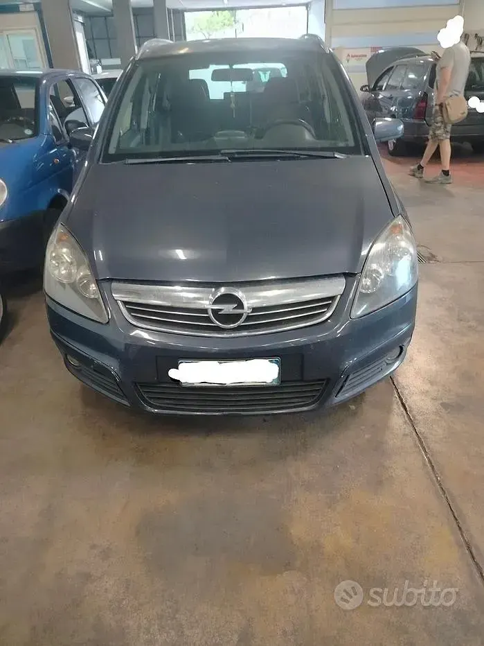 Usata Opel Zafira 150 CV (110 kW) 2007 Monovolume